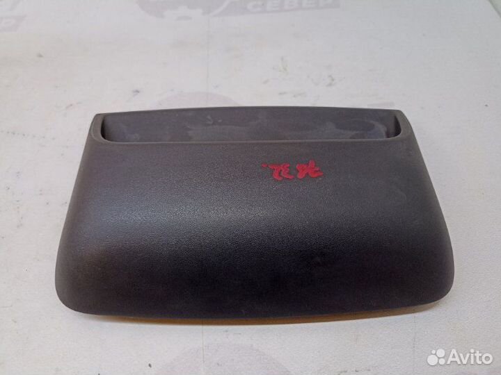 Фонарь задний (стоп сигнал) Toyota Avensis ZZT251