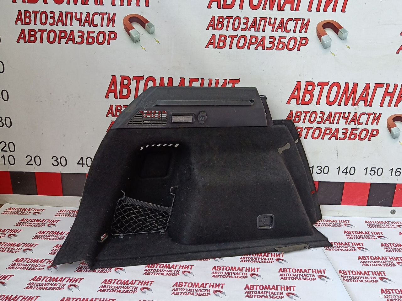 Обшивка багажника левая Джили Кулрей SX11