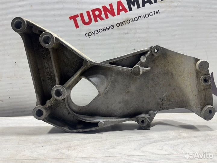 Кронштейн компрессора кондиционера Mercedes-Benz