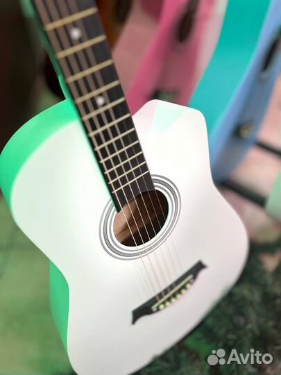 Акустическая гитара