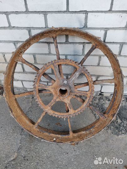 Старинное литое колесо