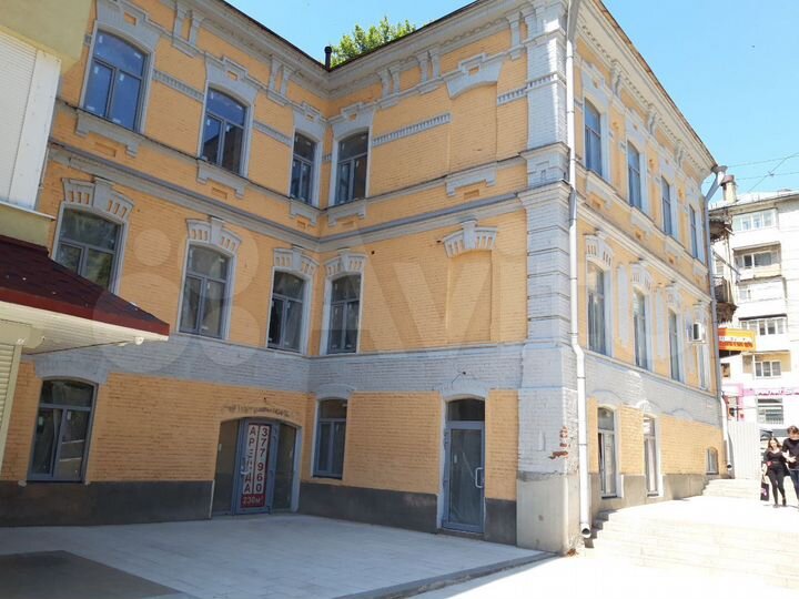 Помещение возле набережной