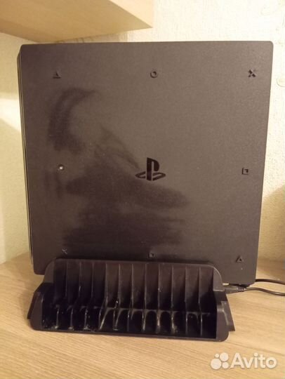 Игровая приставка ps4 pro