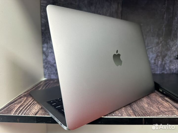 MacBook Pro 13 2017 Touch bar i5/16gb/512gb