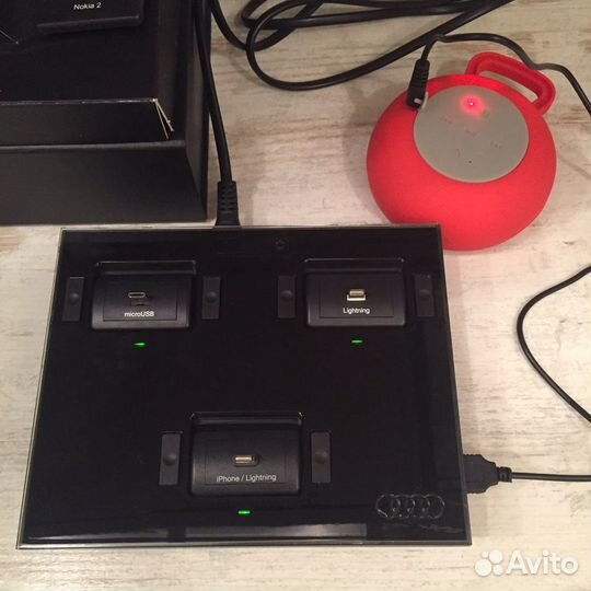 Док станция Audi для iPhone и др