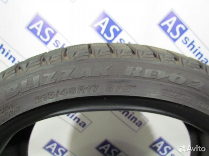 Bridgestone Blizzak Revo2 215/45 R17 101K