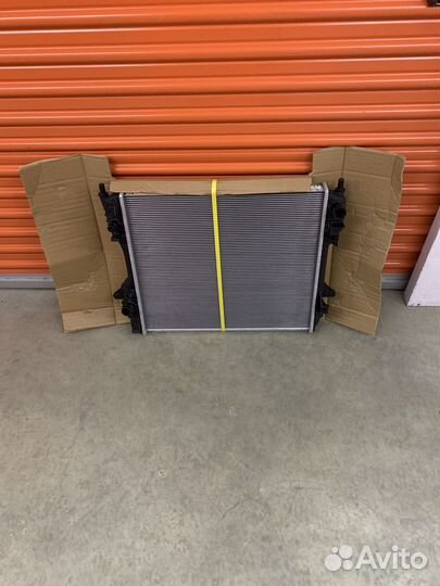 Радиатор охлаждения Jaguar XF 2.0