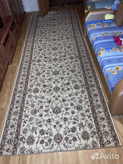 Палас 4.5м * 1.5 м (в хорошем состоянии )