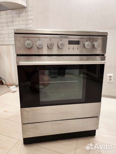 Стеклокерамическая плита бу Electrolux