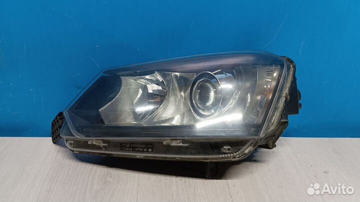 Фара левая Skoda Yeti 1 2009