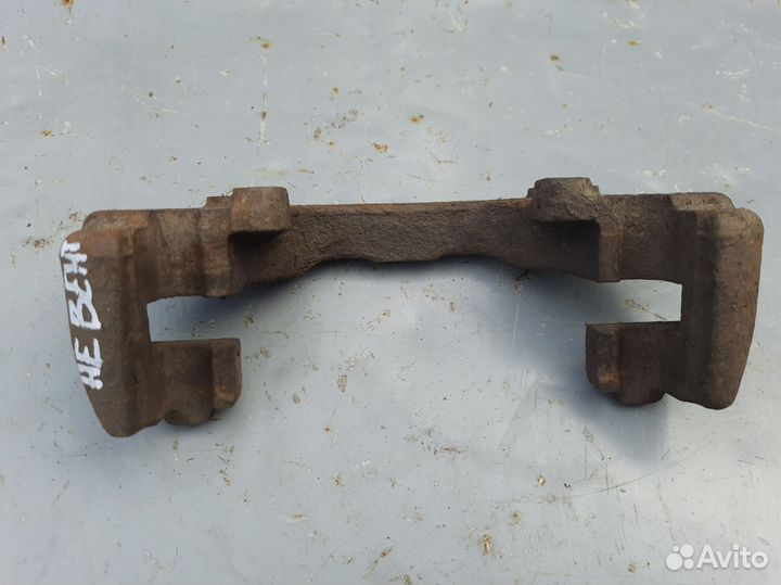 Скоба переднего суппорта BMW E34