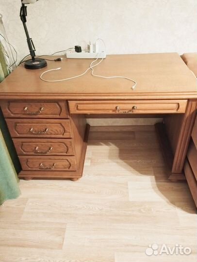 Письменный стол