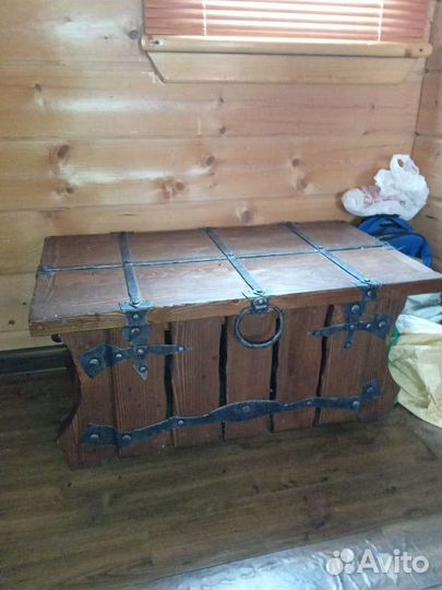 Сундук деревянный