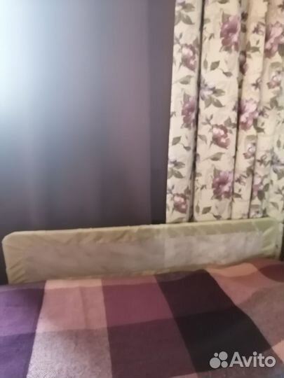 Защитный бортик для детской кровати