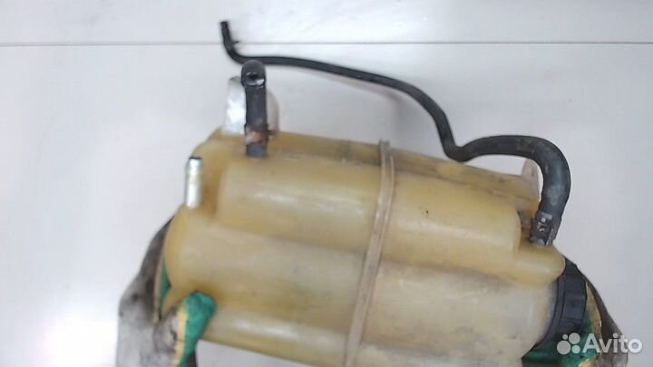 Бачок расширительный Nissan Armada, 2004