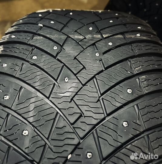 Pirelli Scorpion Ice Zero 2 275/40 R21 и 315/35 R21 111H