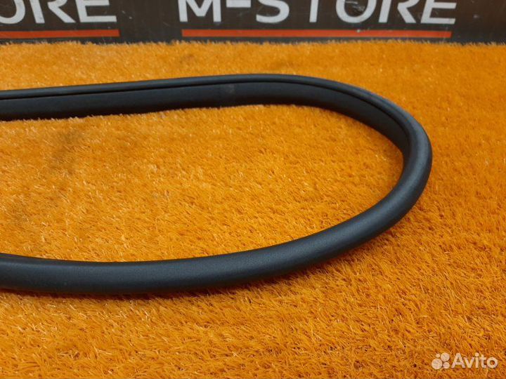 Уплотнитель двери задний Mercedes-Benz E-Class