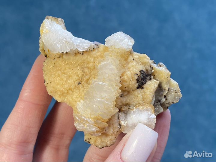 Лепестковый кальцит