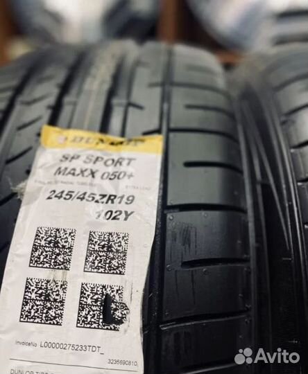 Dunlop SP Sport Maxx 050+ 245/45 R19 и 275/40 R19 102Y
