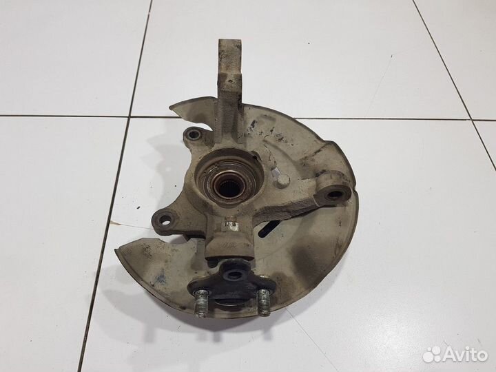 Кулак поворотный передний правый