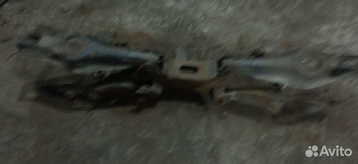 Балка подвески задняя Peugeot 406