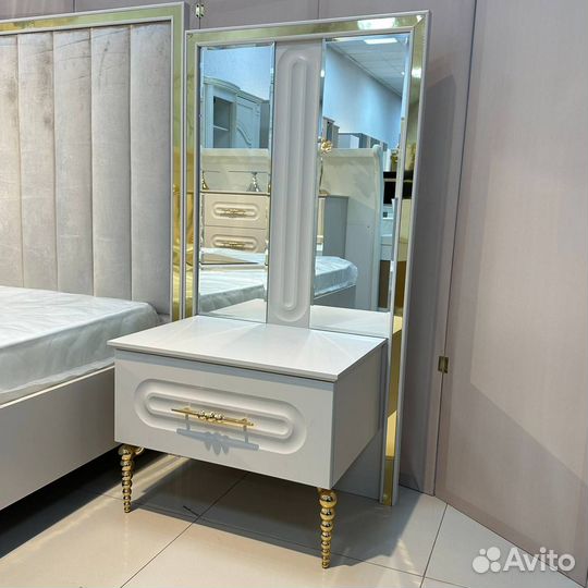 Спальные гарнитуры