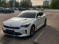 Kia Stinger 2.0 AT, 2018, 137 000 км, с пробегом, цена 2 494 000 руб.