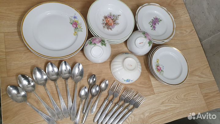 Кастрюля, сковорода, тарелки, ложки, вилки, посуда