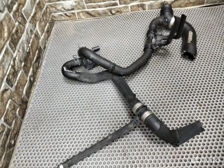 Патрубок системы охлаждения Mercedes-Benz