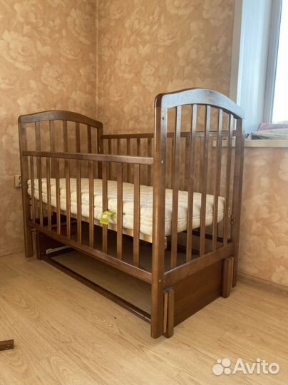 Детская кроватка