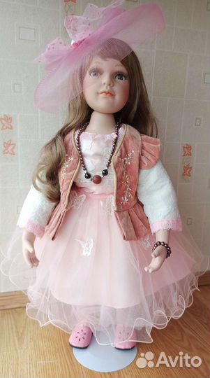 Кукла фарфоровая коллекционная