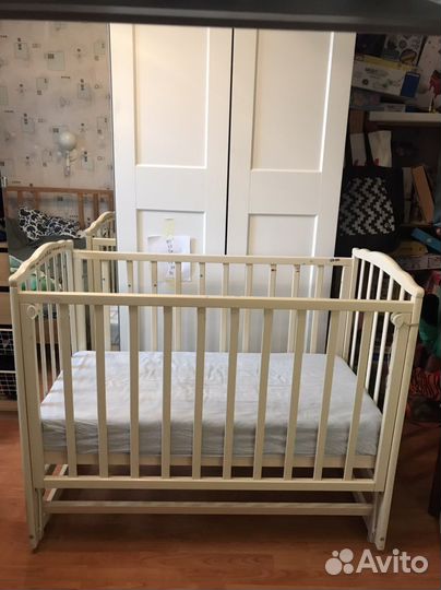 Детская кроватка с продольным маятником
