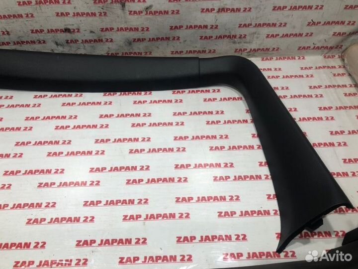 Обшивка двери багажника Mitsubishi Airtrek CU5W