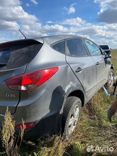 Hyundai ix35 2.0 AT, 2011, битый, 200 000 км