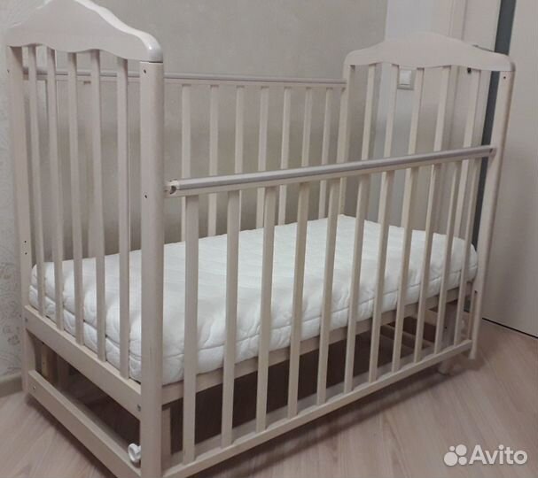 Детская кроватка с матрасом