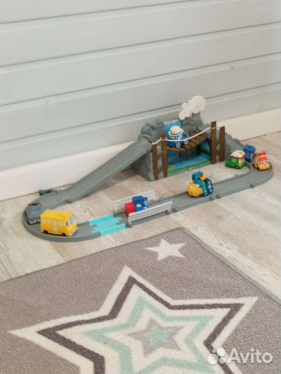 Дорога Poli Robokar вместе с машинами