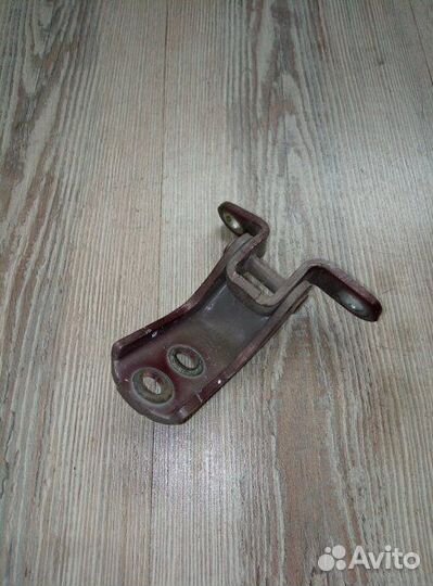 Петля двери geely emgrand EC7 Лев