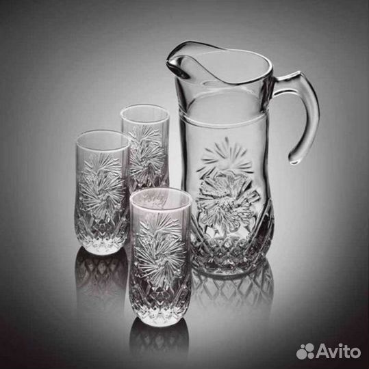 Графин со стаканами