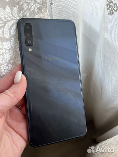 Samsung Galaxy A7 (2018), 4/64 ГБ