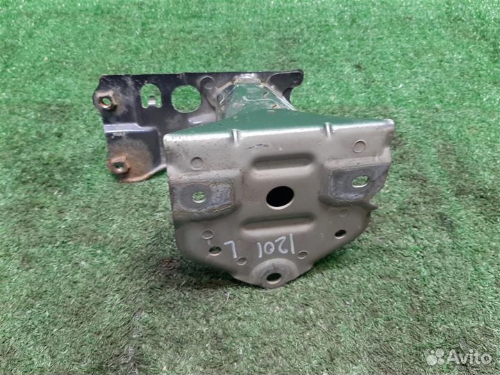 Кронштейн усилителя бампера Toyota Verso R2 2009