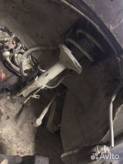 Стойки передние Nissan Almera N15