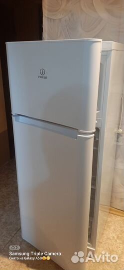 Холодильник бу indesit