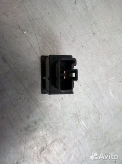 Кнопка открывания лючка бензобака Toyota Avensis 2