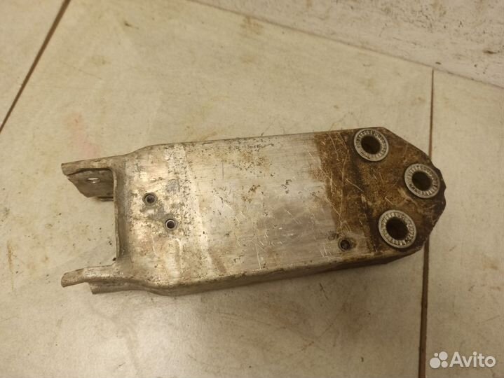 Кронштейн усилителя переднего бампера