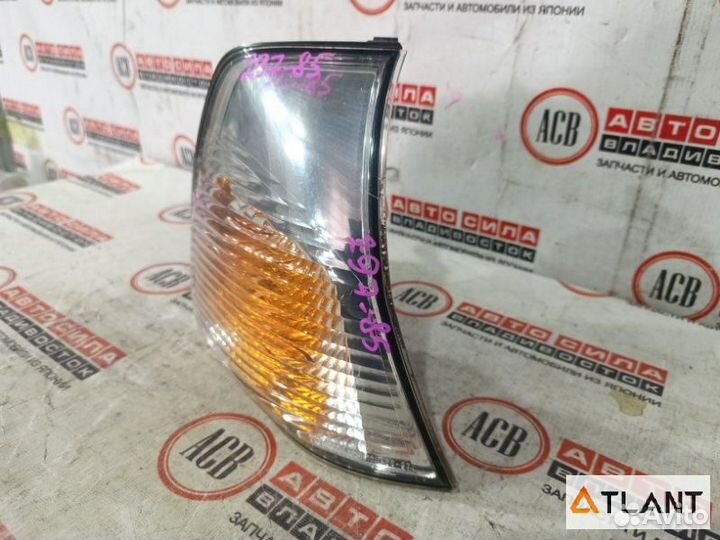 Габарит правый toyota grand hiace