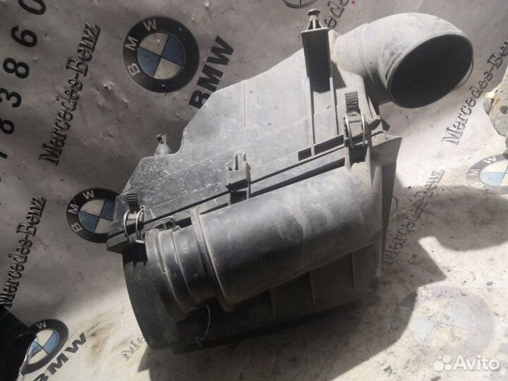 Корпус воздушного фильтра Mercedes-Benz E-Class