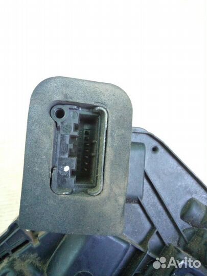 Замок двери задний правый Volkswagen Polo sedan