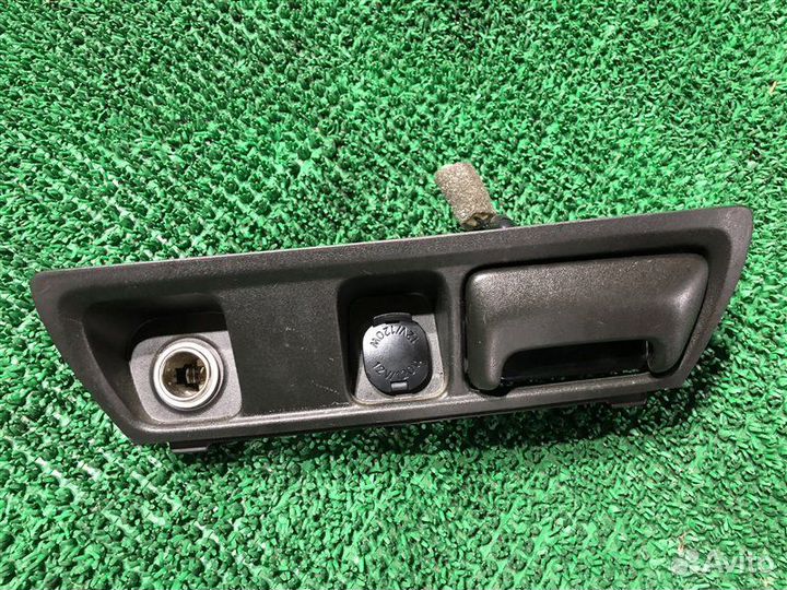 Пепельница перед. Toyota Land cruiser