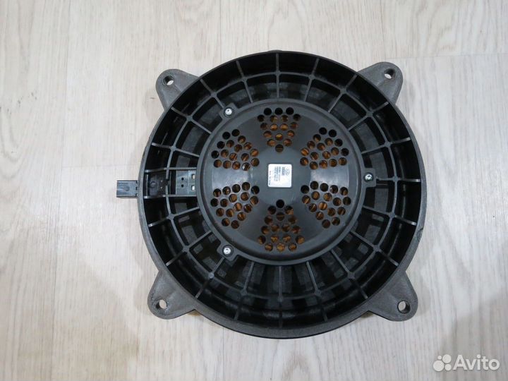 Сабвуфер Kia Quoris