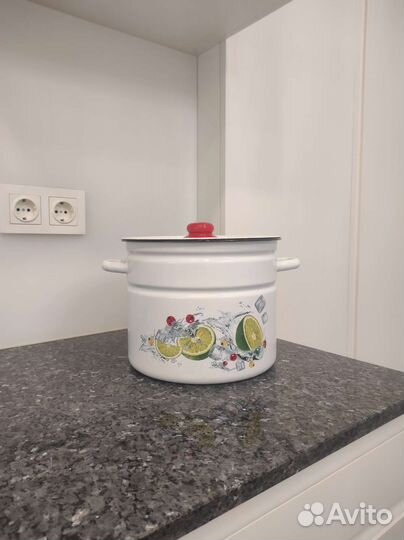 Кастрюля эмалированная новая